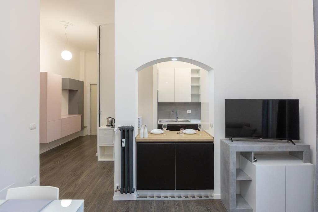 Elegant Near The Colosseum And Metro Apartment Rom