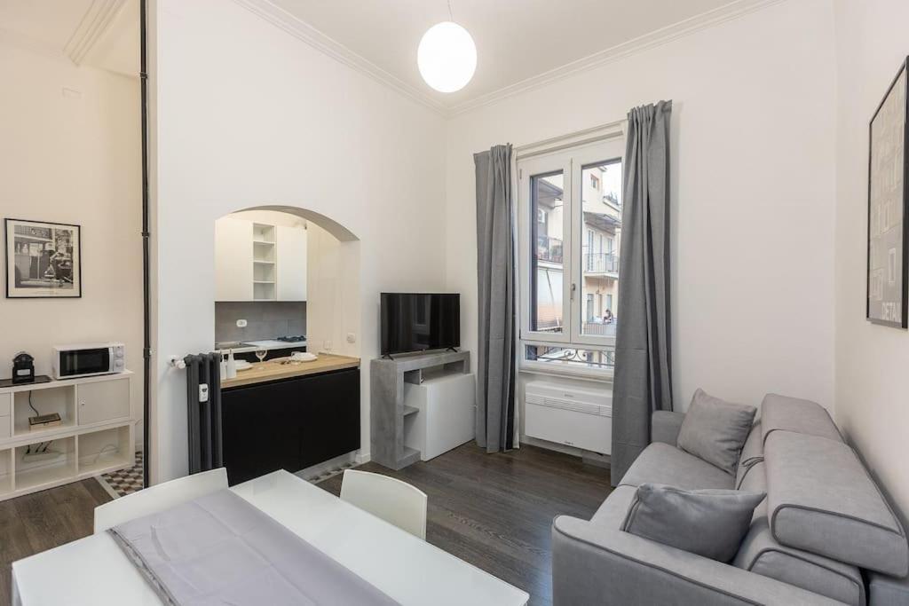 Apartment Elegant Near The Colosseum And Metro Rom