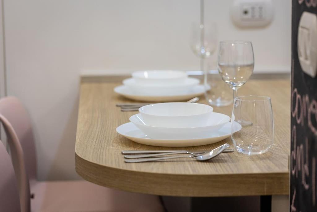 Elegant Near The Colosseum And Metro Apartment Rom