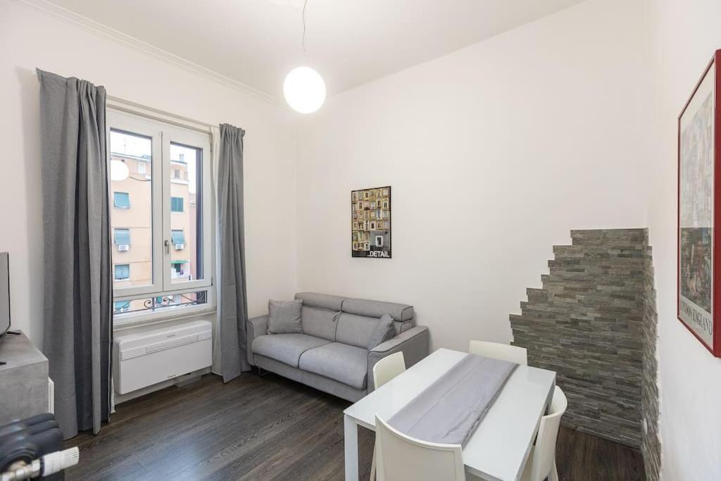 Elegant Near The Colosseum And Metro Apartment Rom