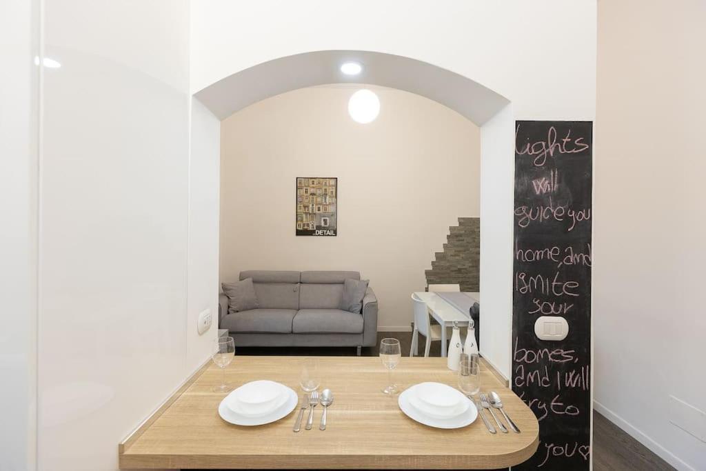 Elegant Near The Colosseum And Metro Apartment Rom
